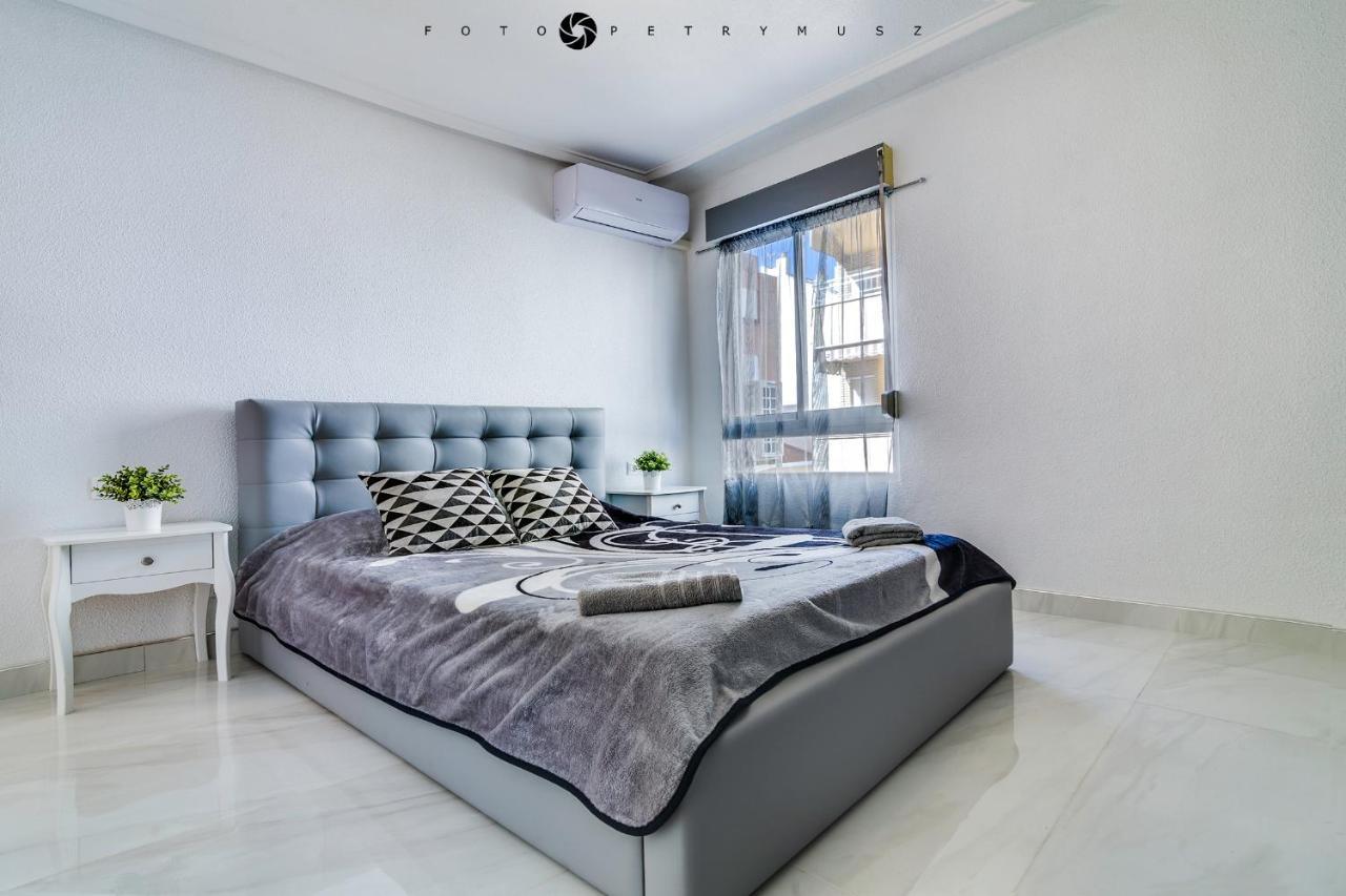 Edificio Urizaga Apartment Torrevieja Exterior photo